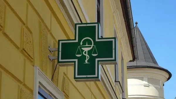 logo-pharmacy-g7ddd5dd45_640